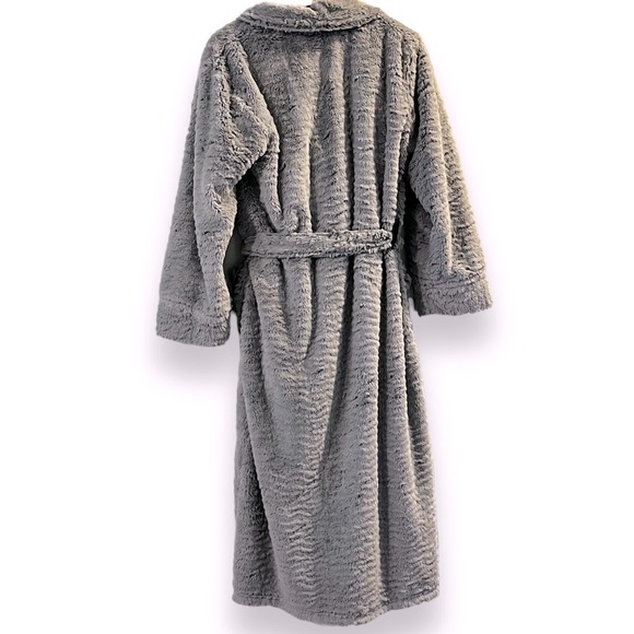 Soma Luxe Long Robe Soft Gray Faux Fur Shawl Collar Belted Pockets Size S/M - Picture 8 of 9